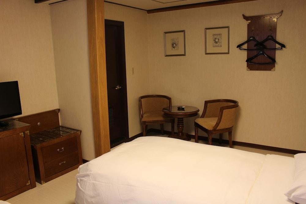 Crown Insadong Hotell Seoul Exteriör bild